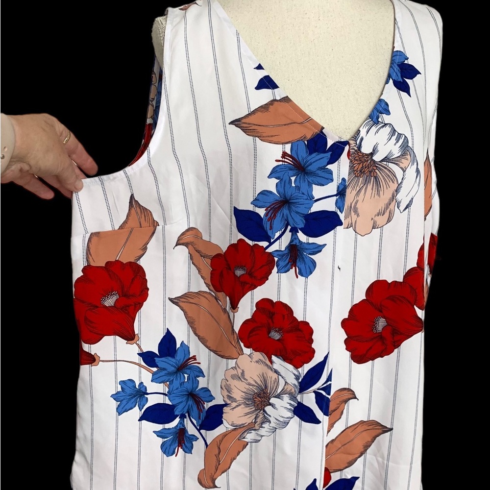 NWT LIZ CLAIBORNE CAREER SLEEVELESS FLORAL PRINT TOP 2X PLUS - Picture 9 of 10